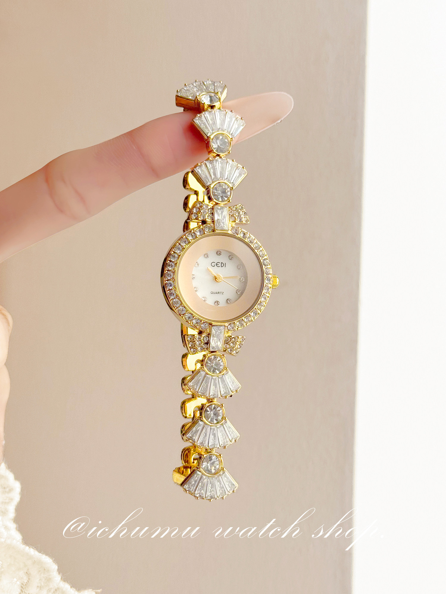 Mermaid Women's Watch Light Lu - Luxury Watch And Bracelet บทวิจารณ์และราคา