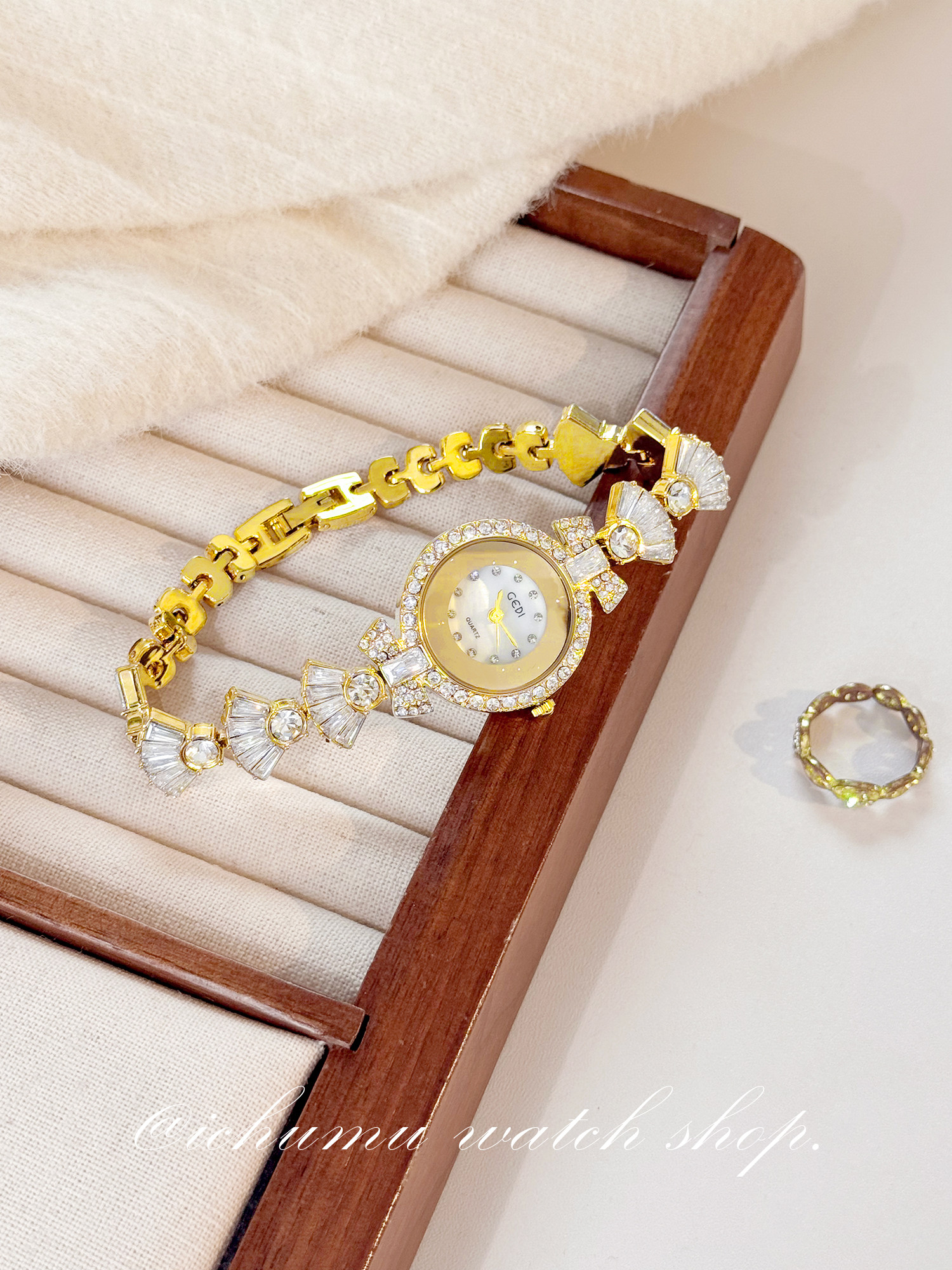 Mermaid Women's Watch Light Lu - Luxury Watch And Bracelet บทวิจารณ์และราคา