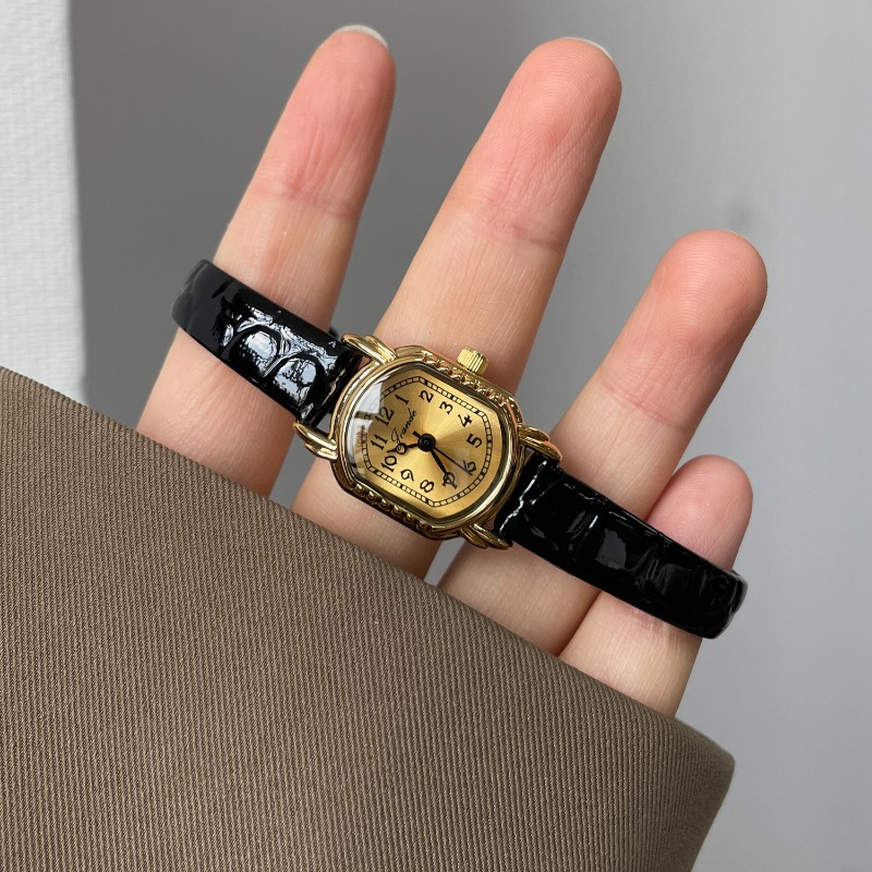 Vintage Oval Women's Quartz Wa - Luxury Watch Gold And Black บทวิจารณ์และราคา