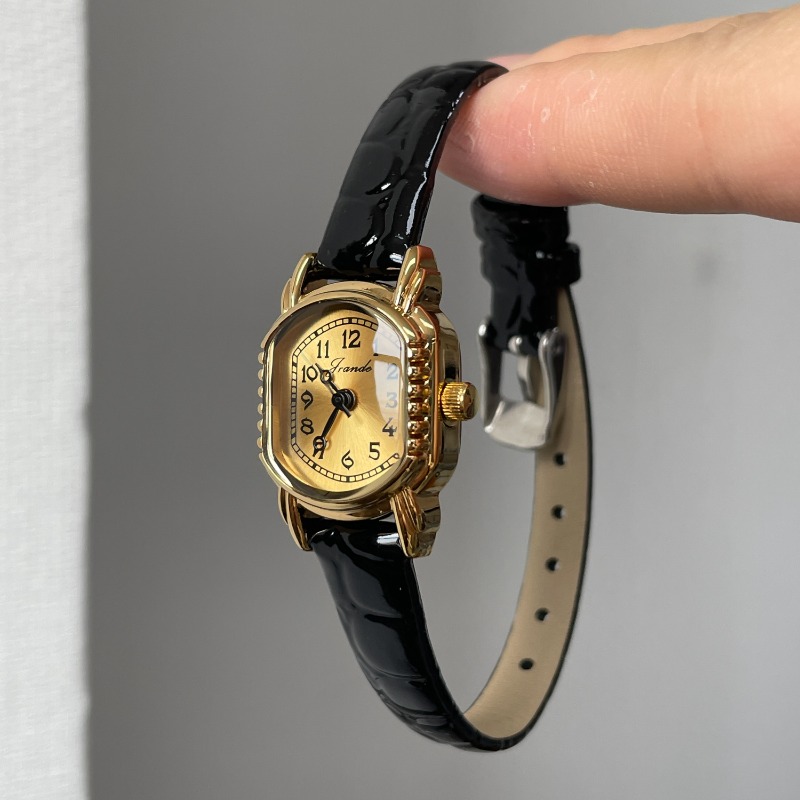 Vintage Oval Women's Quartz Wa - Luxury Watch Gold And Black บทวิจารณ์และราคา