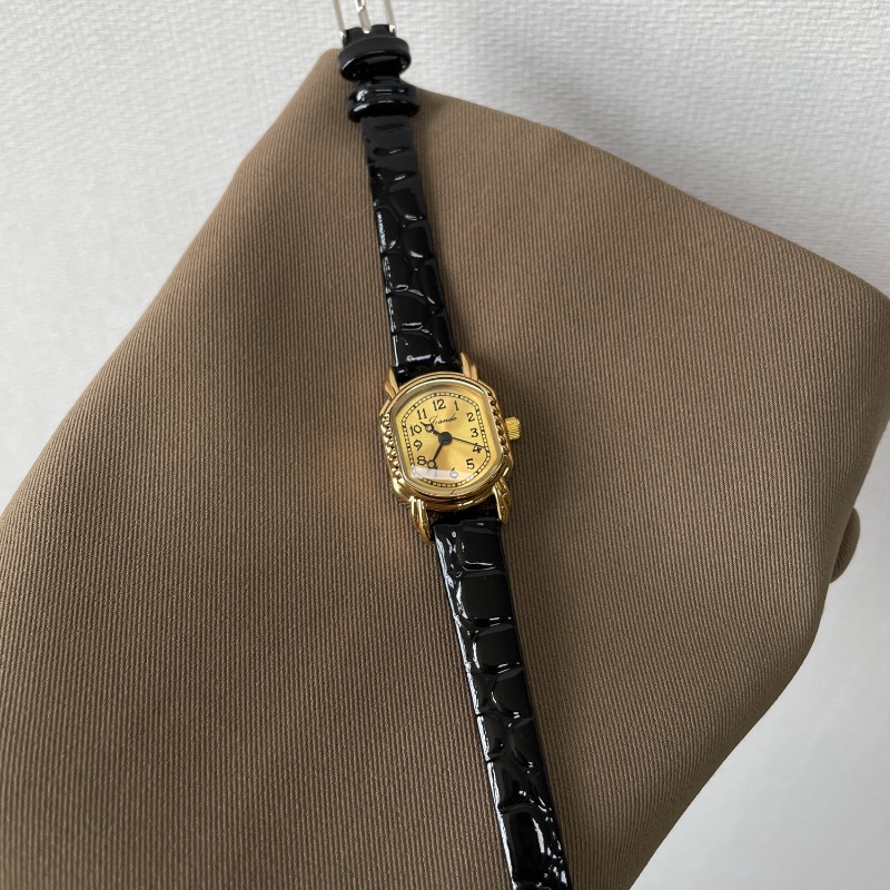 Vintage Oval Women's Quartz Wa - Luxury Watch Gold And Black บทวิจารณ์และราคา